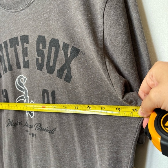 White Sox Gray Graphic T-Shirt Baseball Tee - Picture 4 of 6